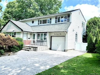 195 Sackville Rd, Garden City, NY 11530