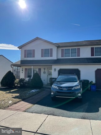 6102 Pond View Dr, Birdsboro, PA 19508