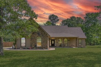 12456 Red Stag Ct, Conroe, TX 77303