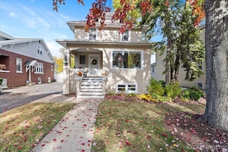 392 Herrick Rd, Riverside, IL 60546