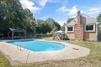 282 King St, Hanson, MA 02341