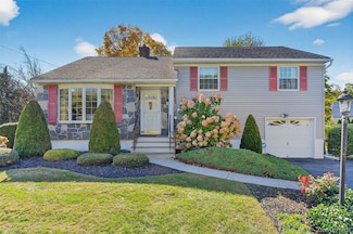 30 Morris Dr, Hyde Park, NY 12538