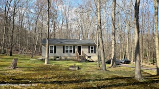 237 Mohican Rd, Canadensis, PA 18325