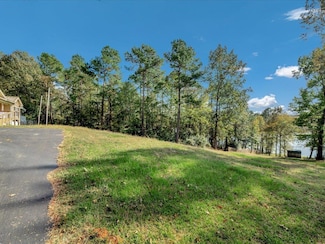 608 Timberlake Dr, Center, TX 75935