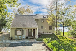 30 Holiday Shore Dr, Dunbarton, NH 03046