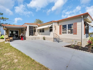 807 Saint Charles Dr, Tarpon Springs, FL 34689