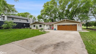 15 Country Club Place, Clear Lake, IA 50428