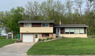 411 Emmerling Cir, Walhalla, ND 58282