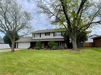 956 E 1st St, Russell, KS 67665