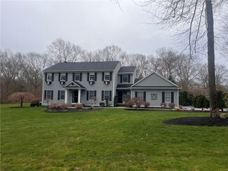 36 Beauchamp Dr, Saunderstown, RI 02874