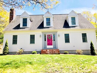 8 Friendship Ln, Buzzards Bay, MA 02532