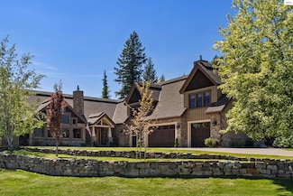 110 Wright Ct, Sandpoint, ID 83864