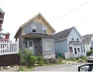 21 Hutchinson St, Lowell, MA 01851
