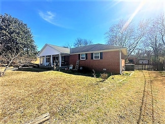 1106 Bagley Dr, Fayetteville, TN 37334