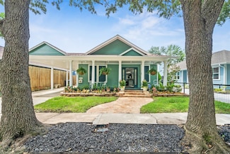 1114 W Cottage St, Houston, TX 77009