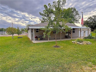 209 D St, Creighton, MO 64739