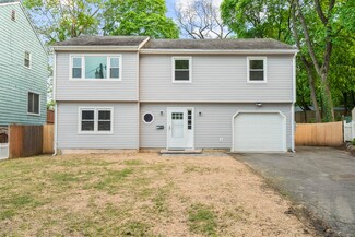 13 Holly St, Norwalk, CT 06851