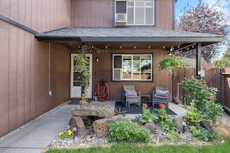 1216 SW 32nd Ct, Redmond, OR 97756