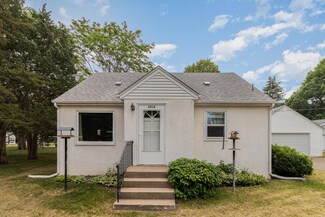 2514 Woodcrest Dr, New Brighton, MN 55112