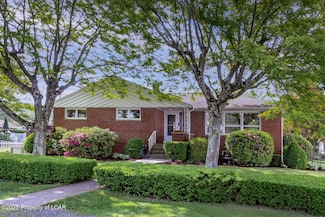 18 E Pine St, Sheppton, PA 18248