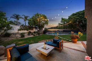 22518 Jameson Dr, Calabasas, CA 91302