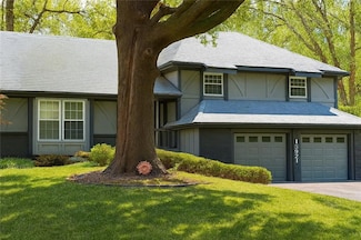 13921 S Brookwood Ct, Olathe, KS 66062