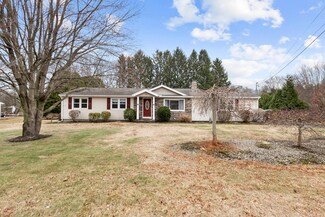 64 Winsor Ave, Johnston, RI 02919