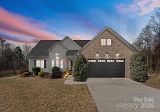 279 20th Avenue Dr NW, Hickory, NC 28601