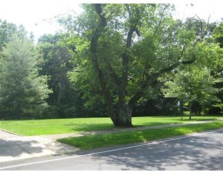 852 High St, Dedham, MA 02026