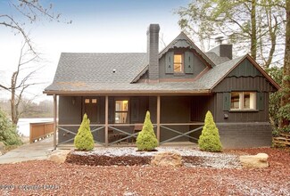 3 Short Ln, Lake Harmony, PA 18624