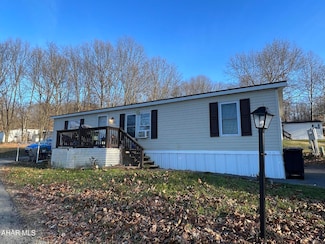 604 Grand Prix Dr, Altoona, PA 16601