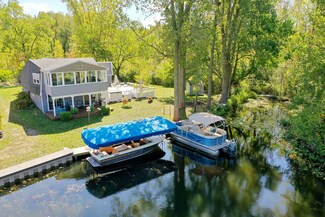 5900 E George St, Syracuse, IN 46567