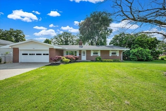 528 Ashby Dr, Charleston, IL 61920