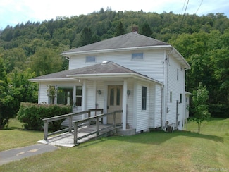 23 Riverside Dr, Roscoe, NY 12776