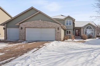 6670 Clearwater Creek Dr, Hugo, MN 55038