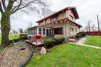 527 Lewis Ave, Winthrop Harbor, IL 60096