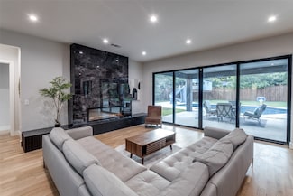 13693 Peyton Dr, Dallas, TX 75240