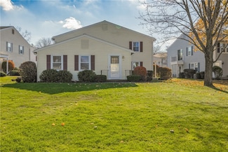 10 Falcon Ln W, Fairport, NY 14450