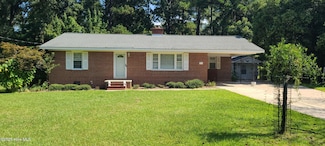 214 E Bladen St, Bladenboro, NC 28320