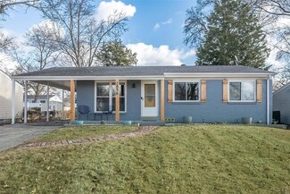 2858 Foxwood Dr, Maryland Heights, MO 63043