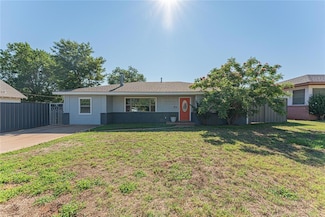 409 S 15th St, Clinton, OK 73601