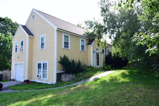 58 Hunters Village Way, Manchester, NH 03103
