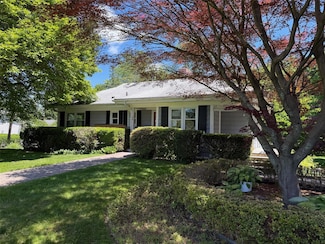135 Worthington Rd, White Plains, NY 10607