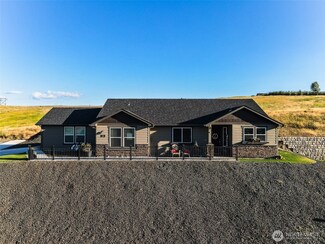 310 S 12th St, Selah, WA 98942