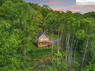 145 Banjo Ln, Waynesville, NC 28785