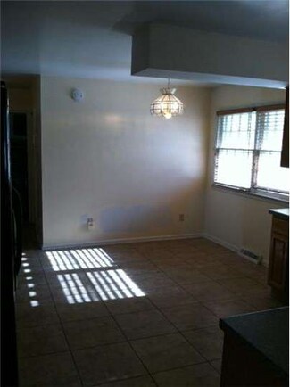 605 Norristown Rd, Horsham, PA 19044