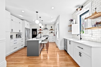 126 Lincoln St Unit 1, Newton Highlands, MA 02461