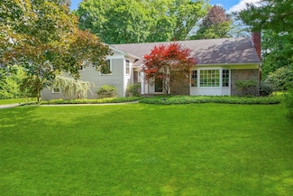 68 Greenhaven Rd, Rye, NY 10580