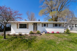 923 E Maple St, Ludington, MI 49431