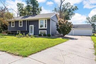 4324 White Pine Dr NE, Cedar Rapids, IA 52402